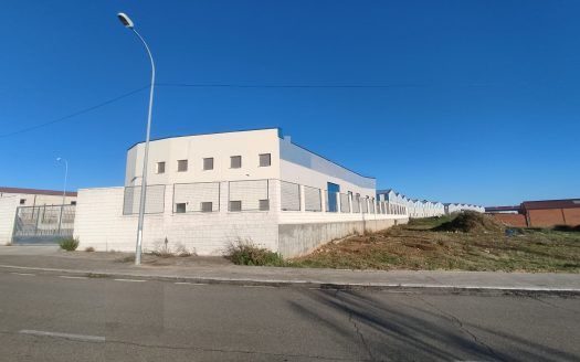Nave en venta en perfecto estado en Coria (Cáceres)
