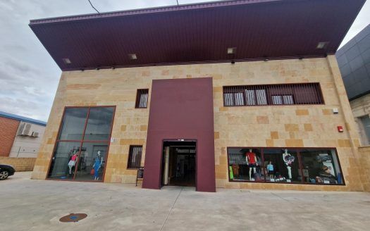Magnífica nave industrial en venta en Carbajosa de la Sagrada, a solo 5 minutos de Salamanca