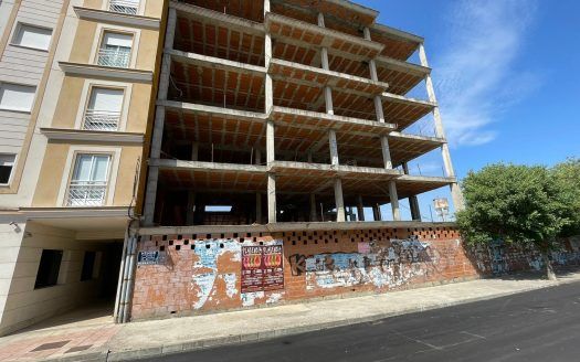 Edificio en construcción en venta en Coria