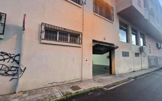Garaje cerrado en venta, en Plasencia.