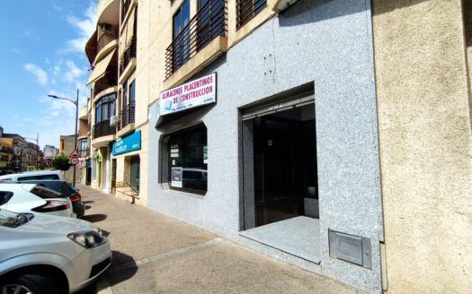 Espectacular local en venta en Sor Valentina Mirón, Plasencia.