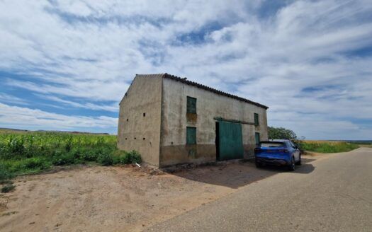 Parcela agraria con nave en venta en Riolobos.
