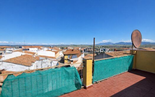 Amplio ático en Venta en Carcaboso, Junto a la Plaza de España