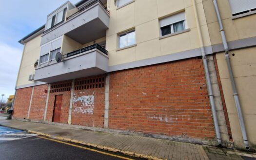 Amplio local comercial en venta en Hervás – Oportunidad única en una zona en auge turístico.