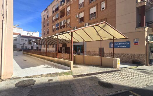 Cochera cerrada en venta en Miralvalle