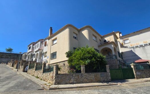 En venta espectacular casa en la codiciada zona de “Los Pitufos”, en Plasencia.