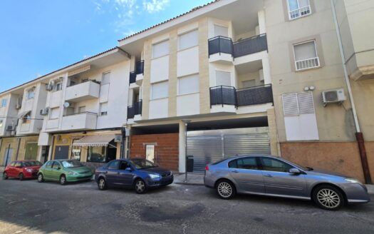 ¡Espacioso bajo a estrenar con patio privado y garaje en Navalmoral de la Mata!
