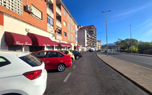  Local Comercial en Venta o Alquiler – Avenida Salamanca, Plasencia