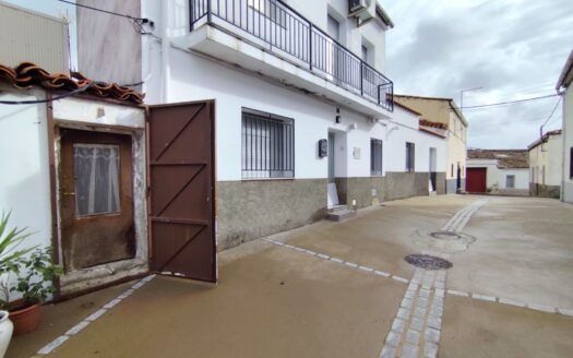 Casa a reformar en venta en Zorita