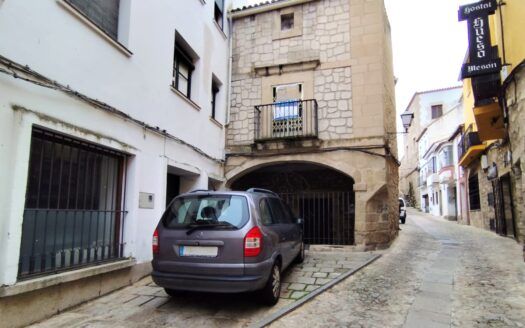 Edificio a reformar en pleno centro de Trujillo