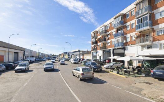 Espacioso piso en venta en avenida de España, Plasencia.