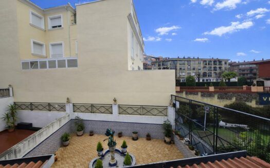 Amplia casa en venta junto a Berrocal en Plasencia