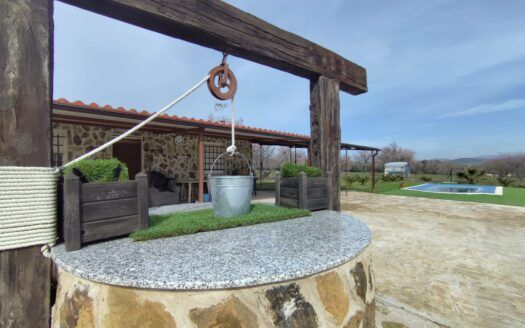 Finca rústica en venta con vivienda, piscina y almendros