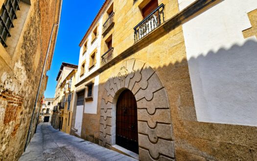 Amplia vivienda con gran potencial en pleno centro