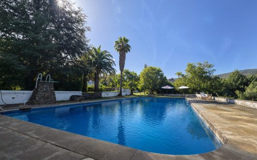 Exclusiva finca rústica con vivienda histórica y 12 hectáreas de naturaleza a un minuto de Plasencia