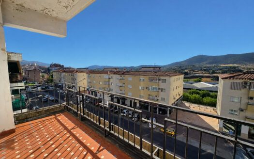 Amplia vivienda con mucha luz y excelentes vistas en Avenida de España, Plasencia