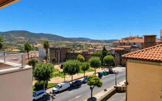Amplio piso con espectaculares vistas junto a Torre Lucía, Plasencia