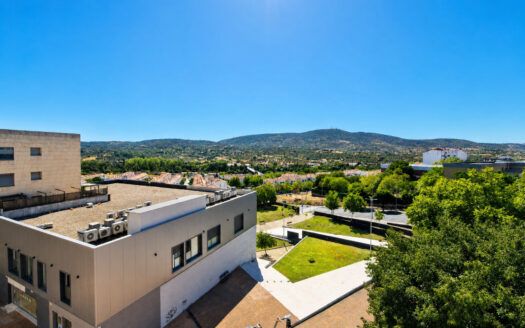 Espaciosa vivienda con espectaculares vistas en venta en Céntrica, Plasencia.
