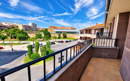 Casa en venta en Plasencia, junto a la Universidad